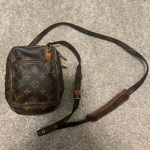 Vintage Louis Vuitton Amazon Monogram Canvas
Shoulder Bag